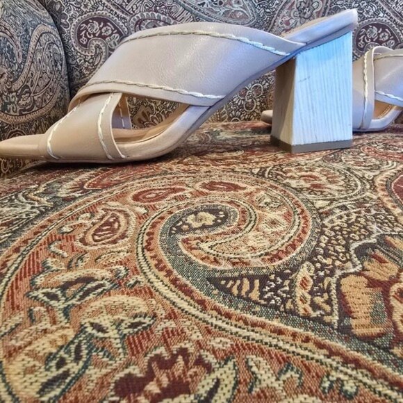 Cross Strap Nude Leather Block Heel Sandals By Oasis Society Size 8 Stylish - Picture 3 of 5